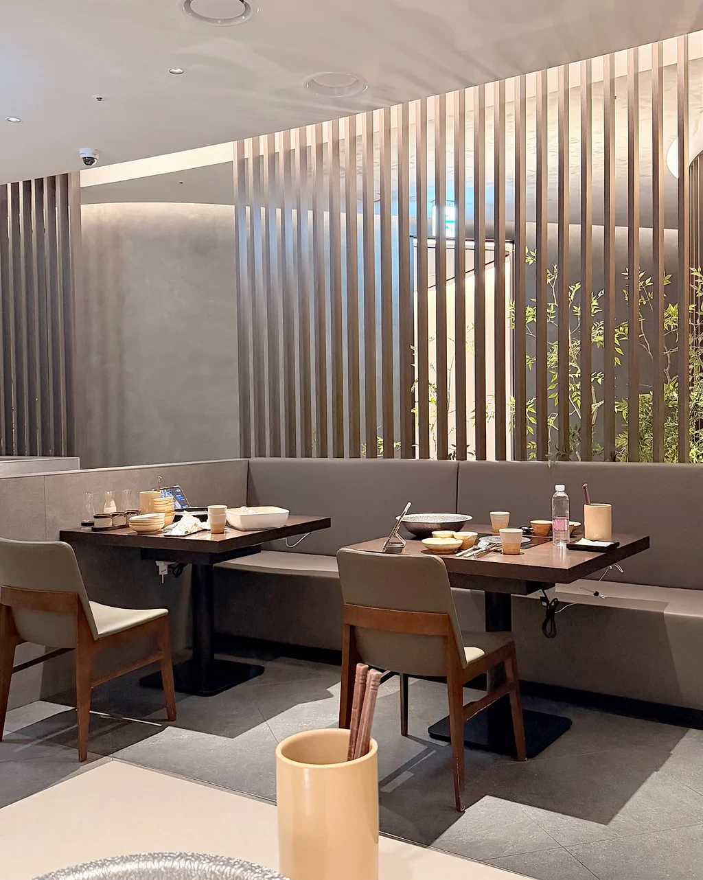 Table spacing and seating at Modern Shabu House GFC Branch
